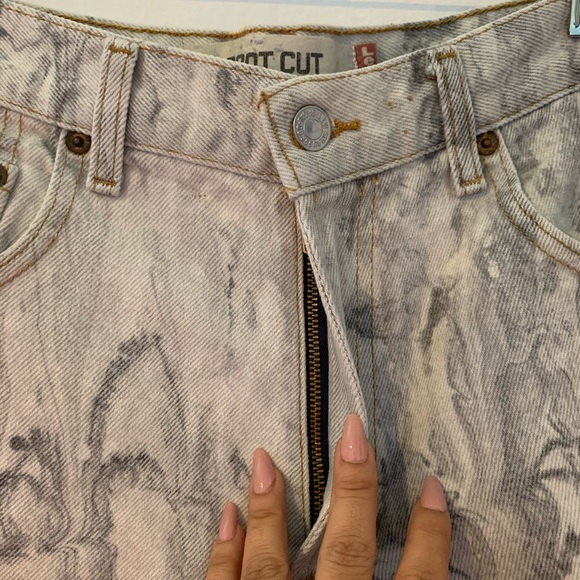 Levi’s grey marble denim shorts - Picture 2 of 4